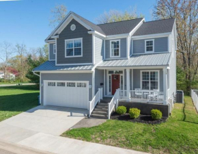Happiness Comes in Waves - New Rental - Newly renovated & only 3 Blocks from Lake Michigan Beaches!